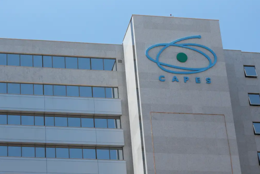 capes-aprova-novo-plano-nacional-de-pos-graduacao-com-direitos-trabalhistas-e-metas-para-avanco-da-pesquisa