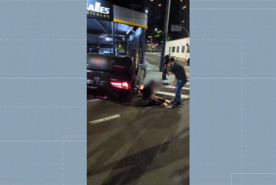 capotamento-em-piracicaba3A-motorista-perde-controle-do-veiculo-na-avenida-armando-salles-de-oliveira-sem-vitimas2C-repercussao-e-cuidados-no-transito capotamento-em-piracicaba3A-motorista-perde-controle-do-veiculo-na-avenida-armando-salles-de-oliveira-sem-vitimas2C-repercussao-e-cuidados-no-transito