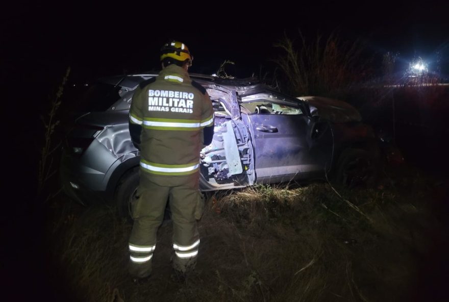 capotamento-na-amg-3205-em-capitao-eneas3A-mae-morre-e-filha-fica-ferida