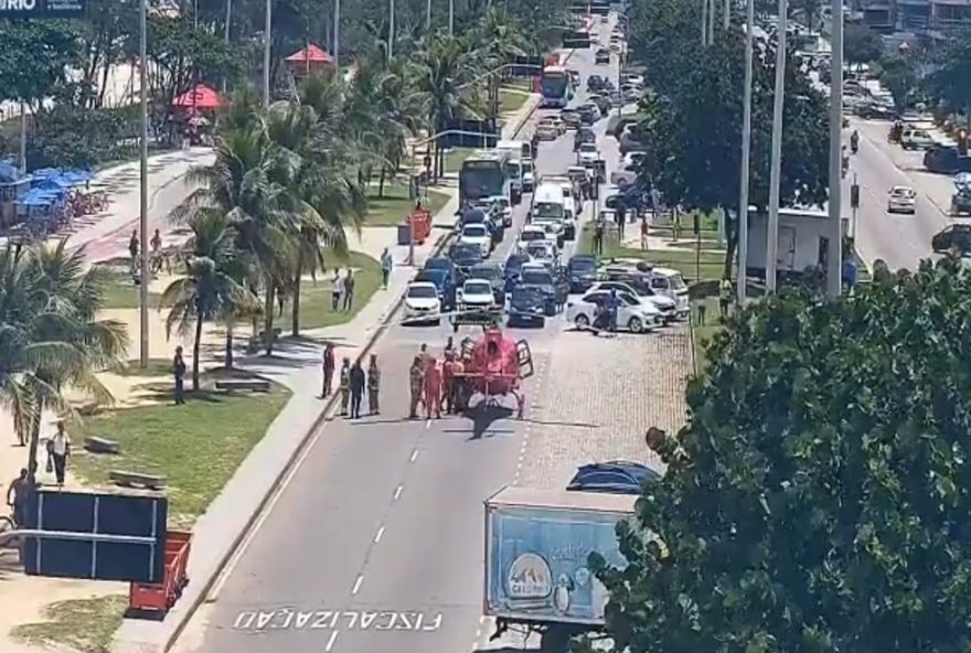 capotamento-na-avenida-lucio-costa-causa-interdicao-e-transtornos-no-recreio-dos-bandeirantes capotamento-na-avenida-lucio-costa-causa-interdicao-e-transtornos-no-recreio-dos-bandeirantes