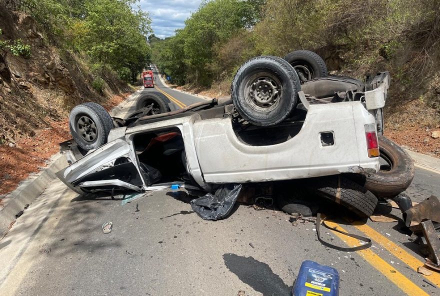 capotamento-na-br-3673A-passageiro-e-lancado-para-fora-do-veiculo-entre-aracuai-e-itinga.-vitima-e-hospitalizada-com-ferimentos