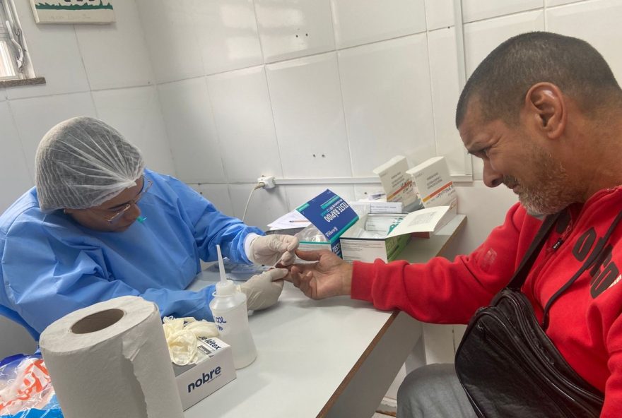 caps-teresopolis-promove-acao-especial-novembro-azul-e-outubro-rosa-autocuidado-e-conscientizacao-para-pacientes