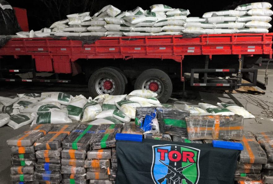carga-de-uma-tonelada-de-maconha-e-apreendida
