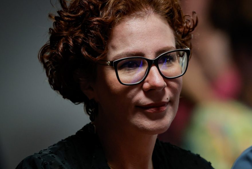 carla-zambelli-permanecera-detida-na-italia-apos-passar-mal-em-audiencia