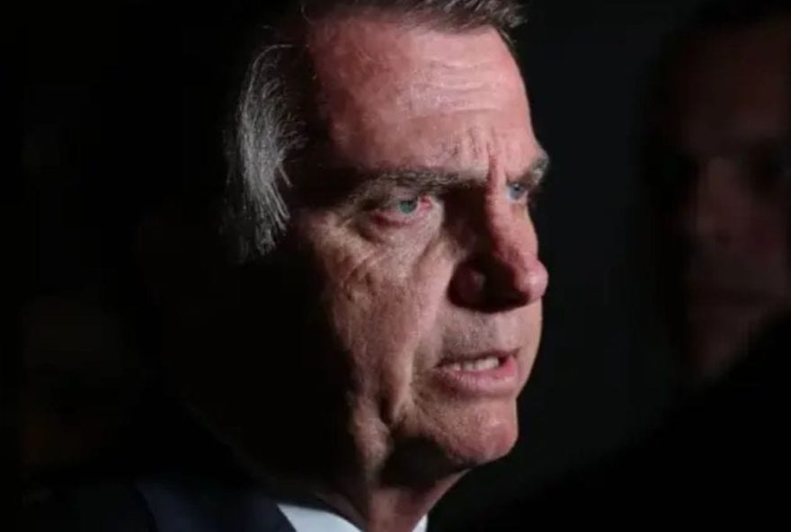 carlos-atualiza-estado-de-saude-de-jair-bolsonaro-apos-visita3A-22continua-grave22 carlos-atualiza-estado-de-saude-de-jair-bolsonaro-apos-visita3A-22continua-grave22