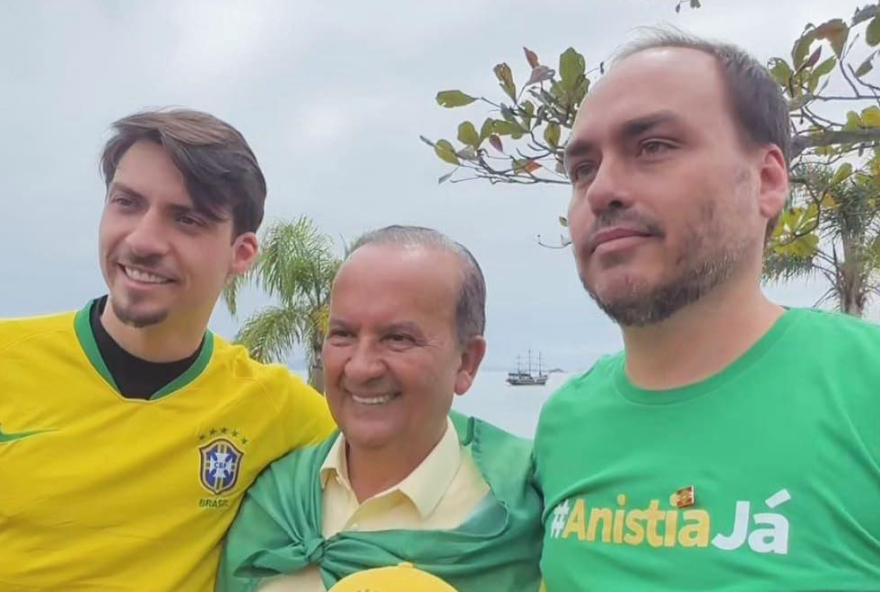carlos-bolsonaro-ameaca-abandonar-apoio-a-jorginho-mello-em-sc carlos-bolsonaro-ameaca-abandonar-apoio-a-jorginho-mello-em-sc