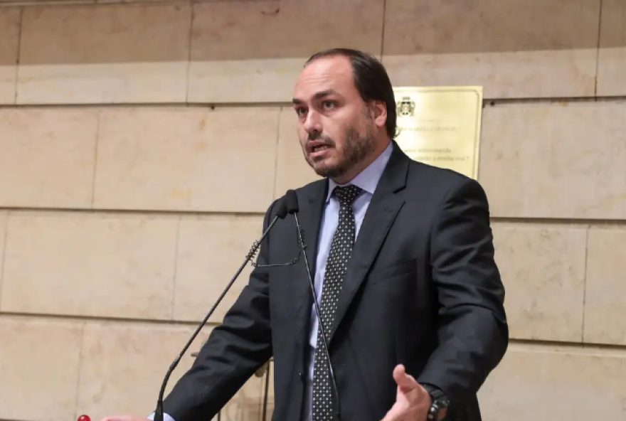 carlos-bolsonaro-critica-antigos-aliados-e-se-revolta-com-sacrificio-do-pai carlos-bolsonaro-critica-antigos-aliados-e-se-revolta-com-sacrificio-do-pai