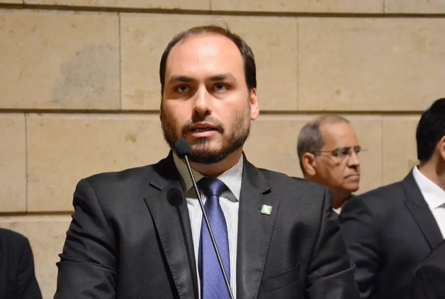 carlos-bolsonaro-critica-prisao-de-bolsonaro-no-complexo-da-papuda carlos-bolsonaro-critica-prisao-de-bolsonaro-no-complexo-da-papuda