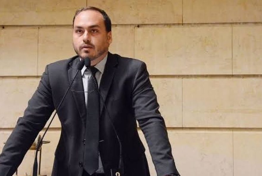 carlos-bolsonaro-declara-apoio-a-candidatura-de-flavio-para-presidencia-em-2022