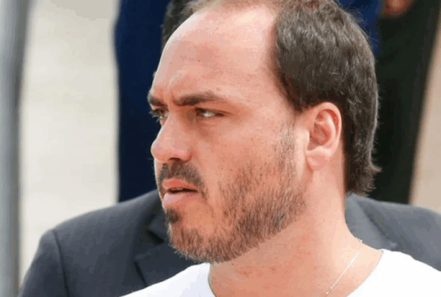 carlos-bolsonaro-declara-que-jair-bolsonaro-esta-inchado-e-irritado-na-uti carlos-bolsonaro-declara-que-jair-bolsonaro-esta-inchado-e-irritado-na-uti