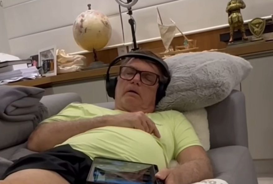 carlos-bolsonaro-divulga-video-inedito-de-bolsonaro-com-crises-de-solucos3B-veja carlos-bolsonaro-divulga-video-inedito-de-bolsonaro-com-crises-de-solucos3B-veja