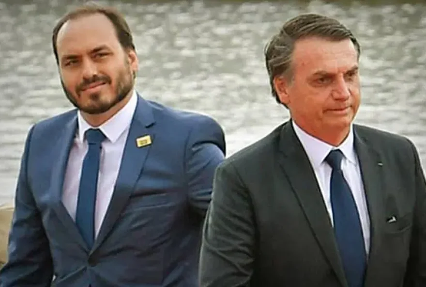 carlos-bolsonaro-expressa-preocupacao-com-o-sumico-do-pai-apos-mais-de-2-dias-sem-noticias