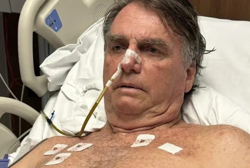 carlos-bolsonaro-faz-publicacao-sobre-estado-de-saude-critico-do-pai3A-fatal