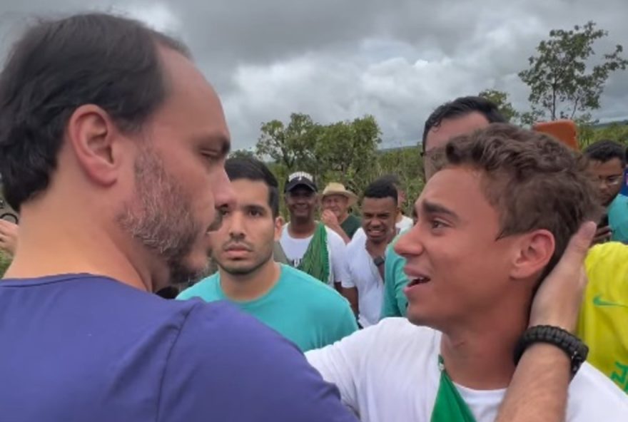 carlos-bolsonaro-participa-de-caminhada-a-brasilia carlos-bolsonaro-participa-de-caminhada-a-brasilia