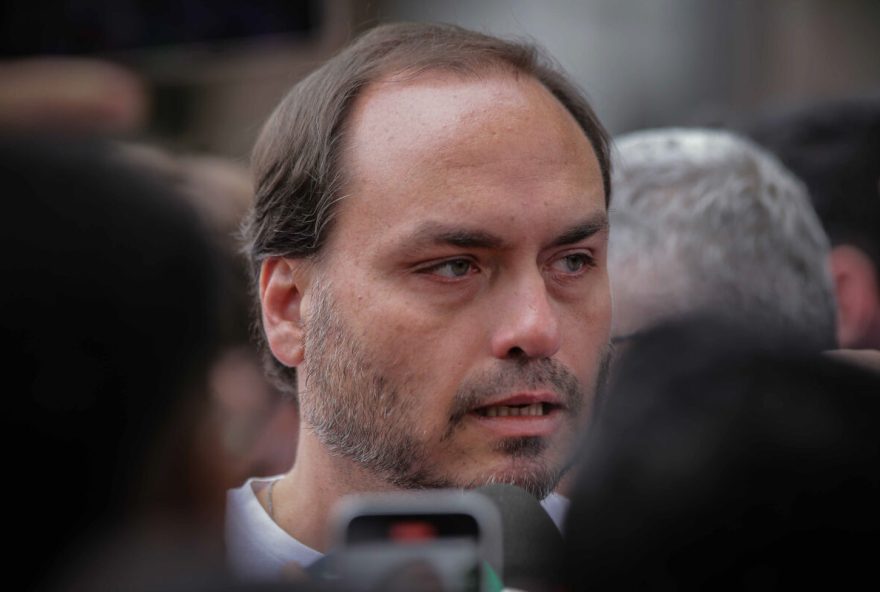 carlos-bolsonaro-protesta-por-autorizacao-de-saidinha-para-japa-do-pcc-enquanto-bolsonaro-nao-tem-direito carlos-bolsonaro-protesta-por-autorizacao-de-saidinha-para-japa-do-pcc-enquanto-bolsonaro-nao-tem-direito