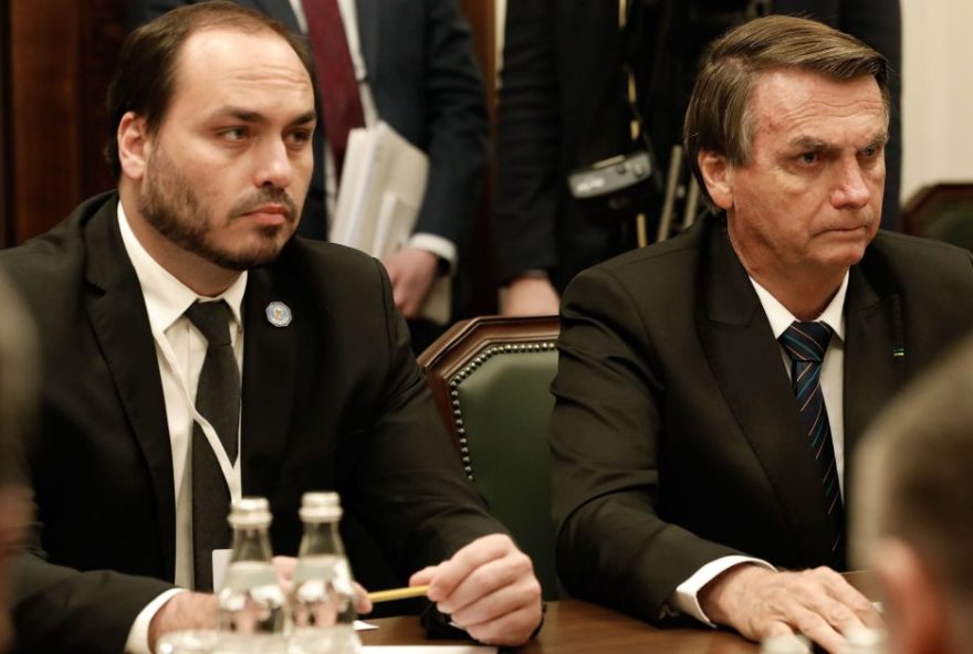 carlos-bolsonaro-relata-mal-estar-de-bolsonaro-e-pedido-de-prisao-domiciliar carlos-bolsonaro-relata-mal-estar-de-bolsonaro-e-pedido-de-prisao-domiciliar