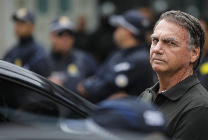 carlos-bolsonaro-relata-que-bolsonaro-passou-mal-e-esta-sendo-monitorado carlos-bolsonaro-relata-que-bolsonaro-passou-mal-e-esta-sendo-monitorado