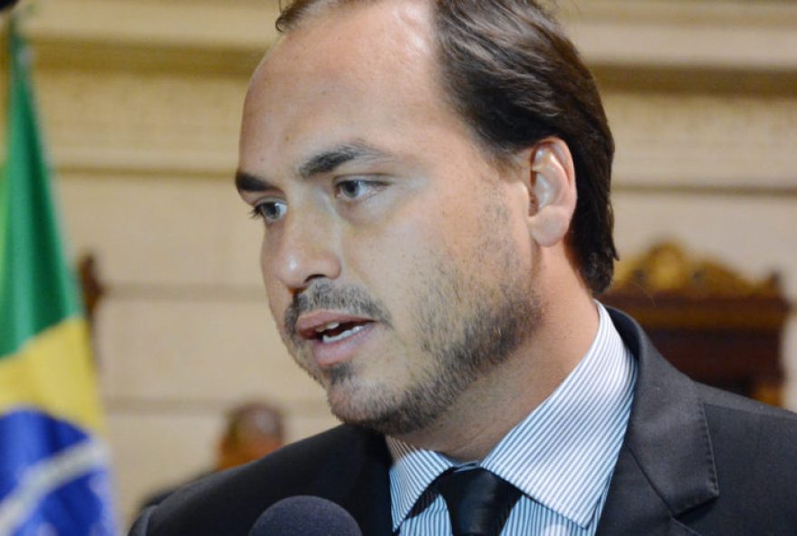 carlos-bolsonaro-relata-visita-ao-pai-na-papuda carlos-bolsonaro-relata-visita-ao-pai-na-papuda