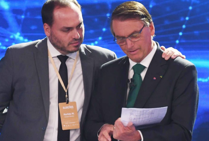carlos-bolsonaro-solicita-intervencao-de-trump-para-libertar-jair-bolsonaro carlos-bolsonaro-solicita-intervencao-de-trump-para-libertar-jair-bolsonaro