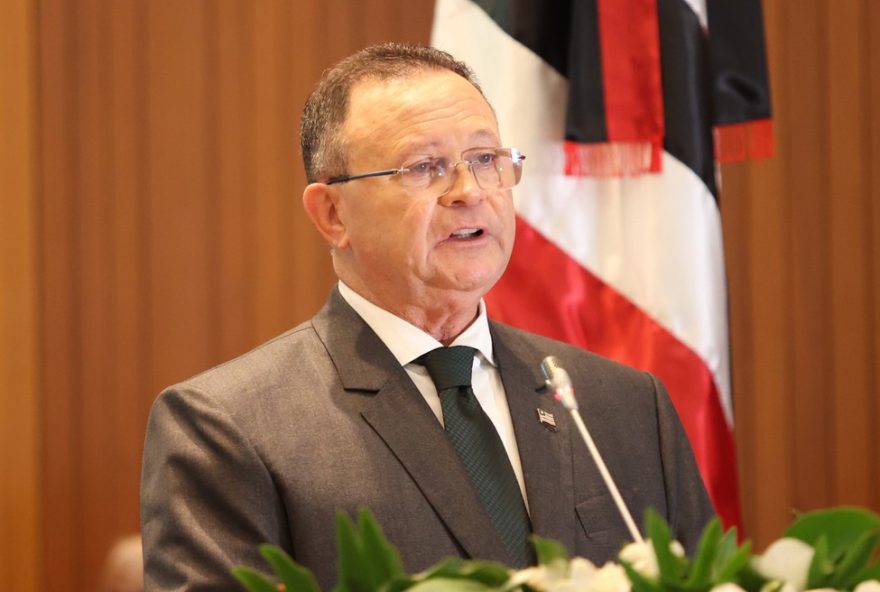 carlos-brandao-antecipa-feriado-do-dia-dos-professores-no-maranhao3A-nova-data-e-segunda-feira-13