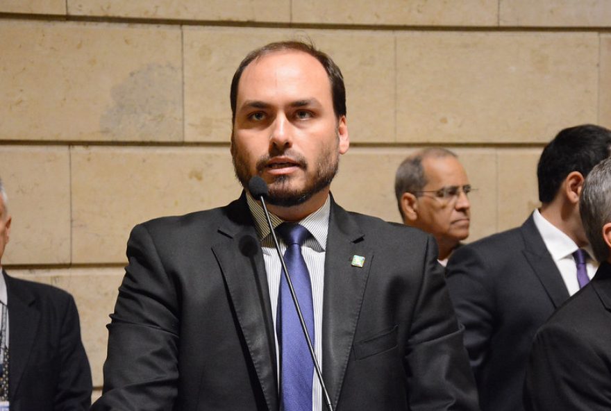 carlos-e-eduardo-criticam-governadores-de-direita