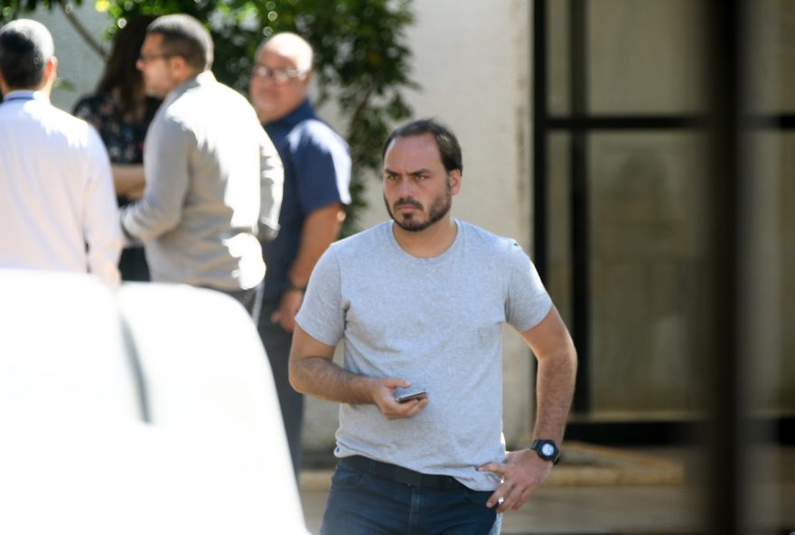 carlos-e-michelle-se-revezam-no-monitoramento-da-apneia-de-bolsonaro-apos-cirurgia carlos-e-michelle-se-revezam-no-monitoramento-da-apneia-de-bolsonaro-apos-cirurgia