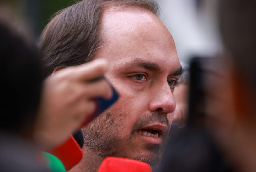 carlos-lista-doencas-de-bolsonaro-apos-pgr-pedir-domiciliar-de-heleno