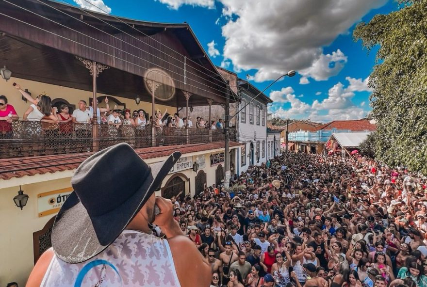 carnaval-de-santa-branca-20253A-bloco-dos-bruto-e-banda-brilho-no-olhar-sao-atracoes.-confira-a-programacao