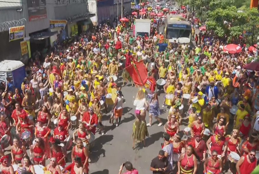 carnaval-em-belo-horizonte3A-blocos-baianas-ozadas2C-havayanas-usadas2C-ziguiriguidum-e-gemeos-beaga-com-luisa-sonza-agitam-a-cidade carnaval-em-belo-horizonte3A-blocos-baianas-ozadas2C-havayanas-usadas2C-ziguiriguidum-e-gemeos-beaga-com-luisa-sonza-agitam-a-cidade