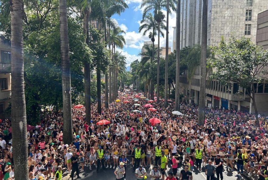 carnaval-em-belo-horizonte3A-cores2C-musica-e-diversao-nos-blocos-de-rua carnaval-em-belo-horizonte3A-cores2C-musica-e-diversao-nos-blocos-de-rua