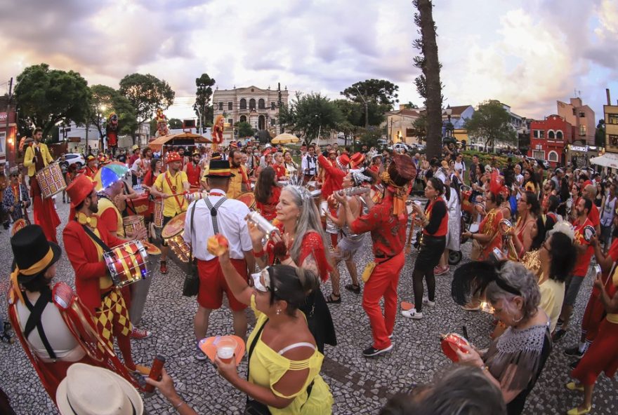 carnaval-em-curitiba3A-ponto-facultativo-ou-feriado3F-confira-o-que-vale-na-capital-do-pr