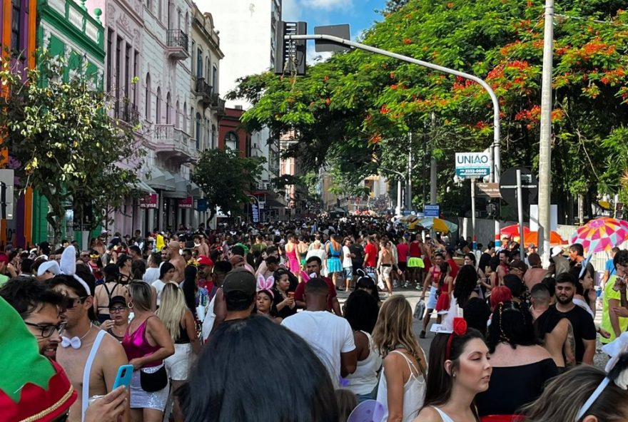 carnaval-em-santa-catarina3A-temperaturas-de-ate-40oc-e-alerta-de-calor-intenso