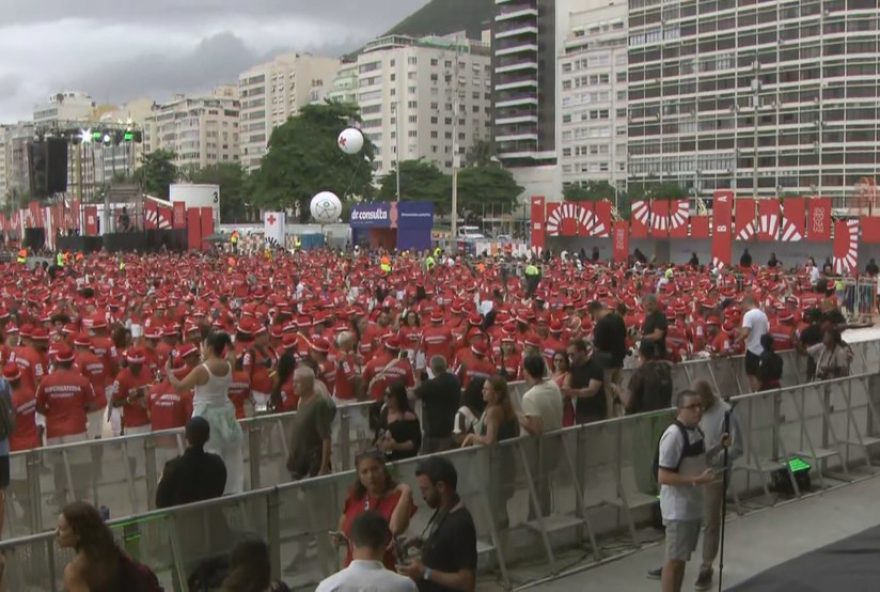 carnaval-fan-fest3A-recorde-da-maior-bateria-e-atracoes-imperdiveis-em-copacabana