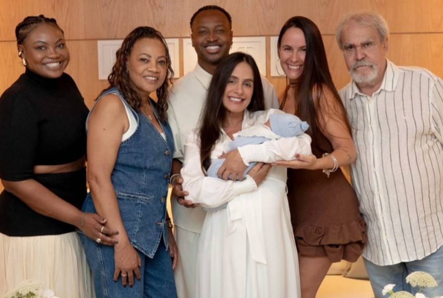 carol-peixinho-e-thiaguinho-emocionam-ao-mostrar-as-primeiras-fotos-de-bento-ao-lado-da-familia-em-ensaio-especial