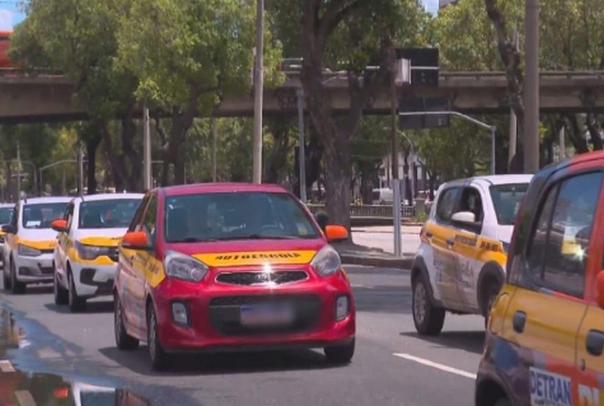 carreata-de-instrutores-de-autoescolas-no-rio-de-janeiro-protesta-contra-fim-das-aulas-obrigatorias-para-habilitacao