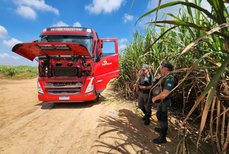 carreta-avaliada-em-r24-90-mil-carregada-com-soja-e-localizada-em-limeira-sp-apos-roubo-em-itupeva3A-guarda-municipal-age-rapido