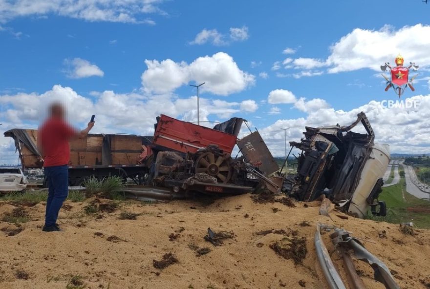 carreta-carregada-de-soja-perde-freio-e-causa-acidente-com-tres-veiculos-no-df carreta-carregada-de-soja-perde-freio-e-causa-acidente-com-tres-veiculos-no-df