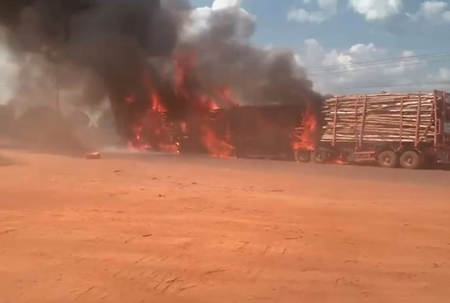 carreta-com-eucalipto-pega-fogo-em-estrada-do-maranhao3A-alerta-para-prevencao-de-incendios carreta-com-eucalipto-pega-fogo-em-estrada-do-maranhao3A-alerta-para-prevencao-de-incendios