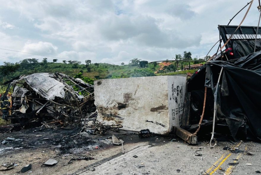 carreta-envolvida-em-acidente-com-39-mortes-em-minas3A-motorista-estava-a-132-km2Fh-antes-da-tragedia