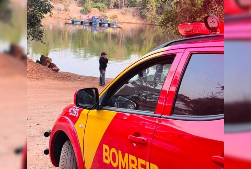 carro-cai-de-balsa-em-rio-em-goias3A-mulher-desaparecida-e-resgate-feito