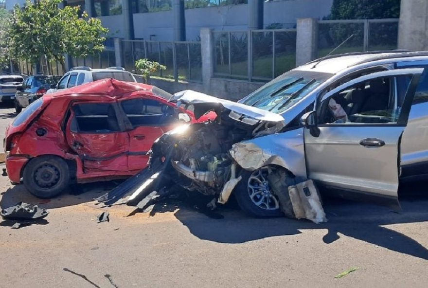 carro-cai-de-estacionamento-e-atinge-veiculos-em-novo-hamburgo3A-o-que-diz-a-policia