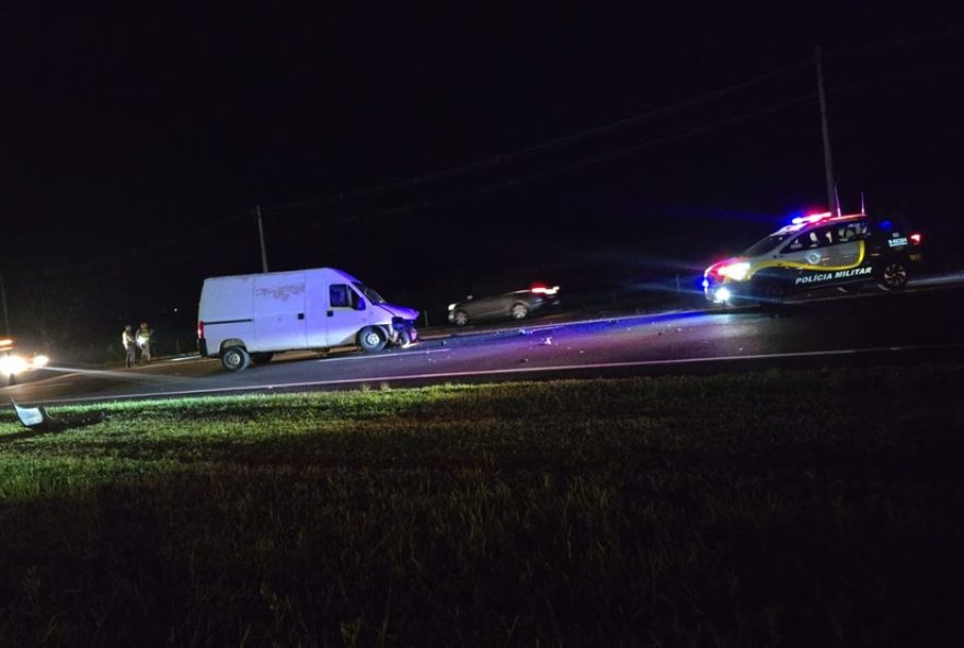 carro-capota-apos-bater-em-van-na-rodovia-de-pompeia3A-veja-detalhes carro-capota-apos-bater-em-van-na-rodovia-de-pompeia3A-veja-detalhes