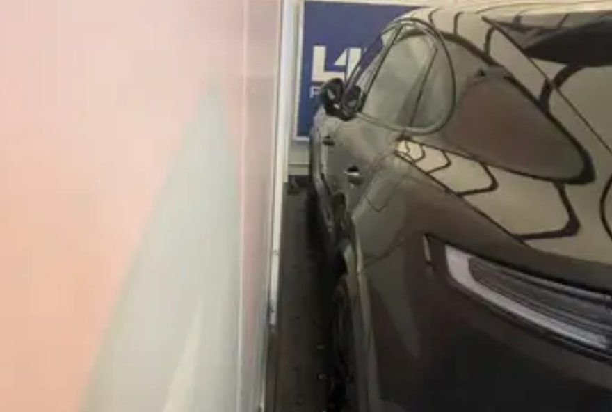 carro-de-luxo-de-r24920-mil-e-apreendido-por-irregularidades-fiscais carro-de-luxo-de-r24920-mil-e-apreendido-por-irregularidades-fiscais