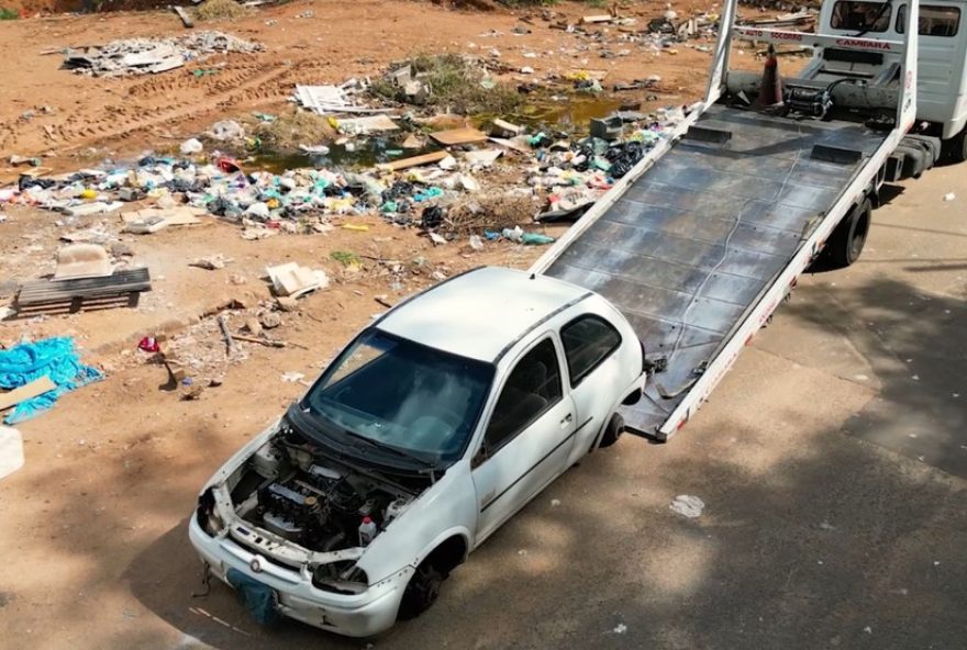 carro-depenado-e-encontrado-em-area-de-descarte-irregular-de-lixo-em-rio-preto3A-secretaria-de-servicos-gerais-acionada-pela-gcm carro-depenado-e-encontrado-em-area-de-descarte-irregular-de-lixo-em-rio-preto3A-secretaria-de-servicos-gerais-acionada-pela-gcm