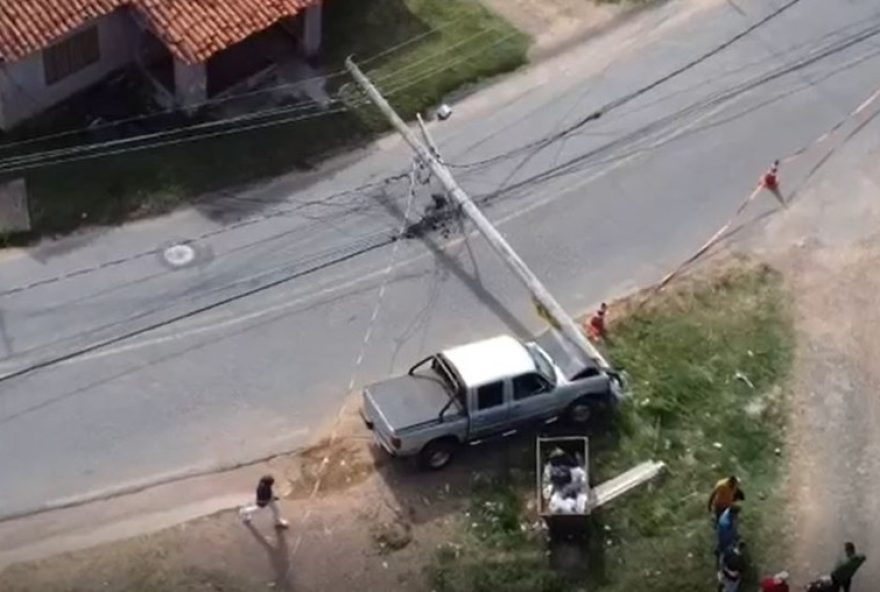 carro-derruba-postes-e-interdita-rodovia-em-louveira3A-acompanhe-as-atualizacoes-no-de-campinas