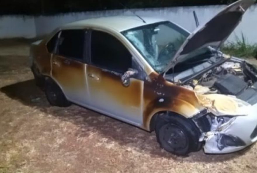 carros-de-policiais-incendiados-em-paranapua3A-suspeita-de-crime-e-investigacao-em-curso.-mantenha-se-informado