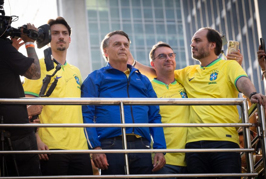 carta-de-bolsonaro-sobre-candidatura-de-flavio-irrita-parte-do-entorno-do-ex-presidente carta-de-bolsonaro-sobre-candidatura-de-flavio-irrita-parte-do-entorno-do-ex-presidente