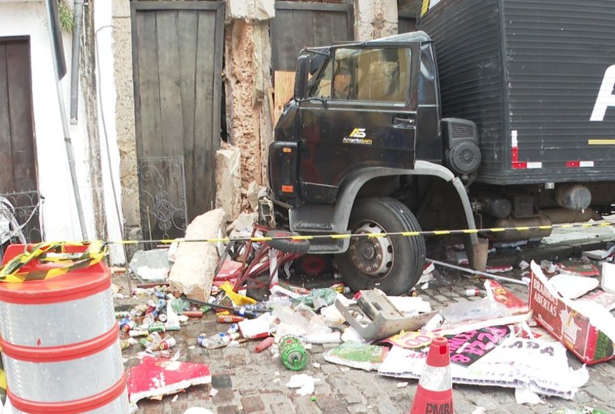 casa-do-benin2C-em-salvador2C-fecha-temporariamente-apos-danos-em-acidente.-medidas-preventivas-e-reparos-em-andamento casa-do-benin2C-em-salvador2C-fecha-temporariamente-apos-danos-em-acidente.-medidas-preventivas-e-reparos-em-andamento