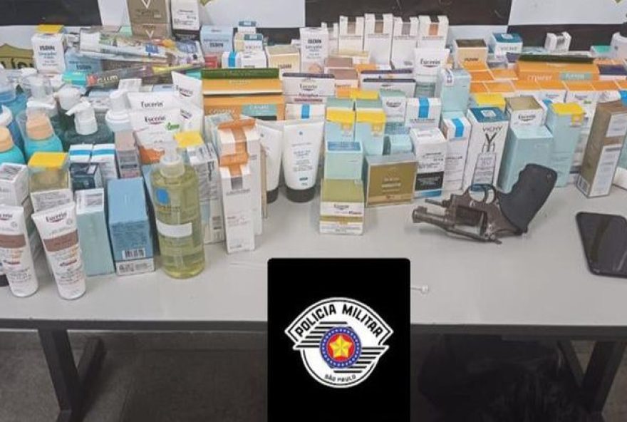 casal-armado-detido-ao-tentar-roubar-r24-200-mil-em-produtos-de-farmacia-em-atibaia