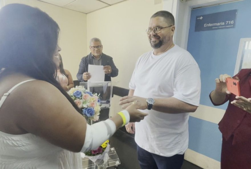 casal-de-cariocas-celebra-casamento-surpresa-em-hospital-apos-imprevisto